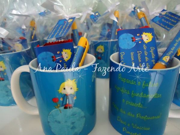 Caneca + Caneta +Chocolate + tag de agradecimento